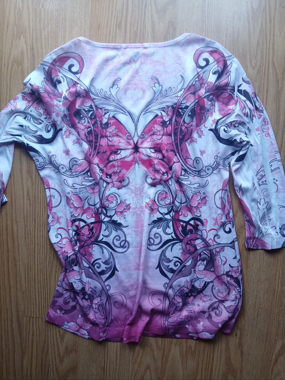 Live And Let Live Women's Pink Butterfly-Print Long Sleeve Top - L (fits Small)